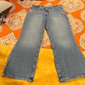 Bullhead lightly distressed jeans